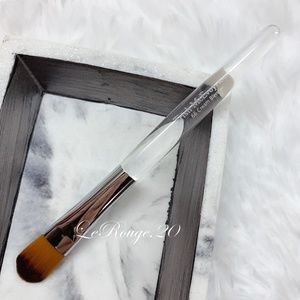 Trish Mcevoy #66 cream blender / concealer brush